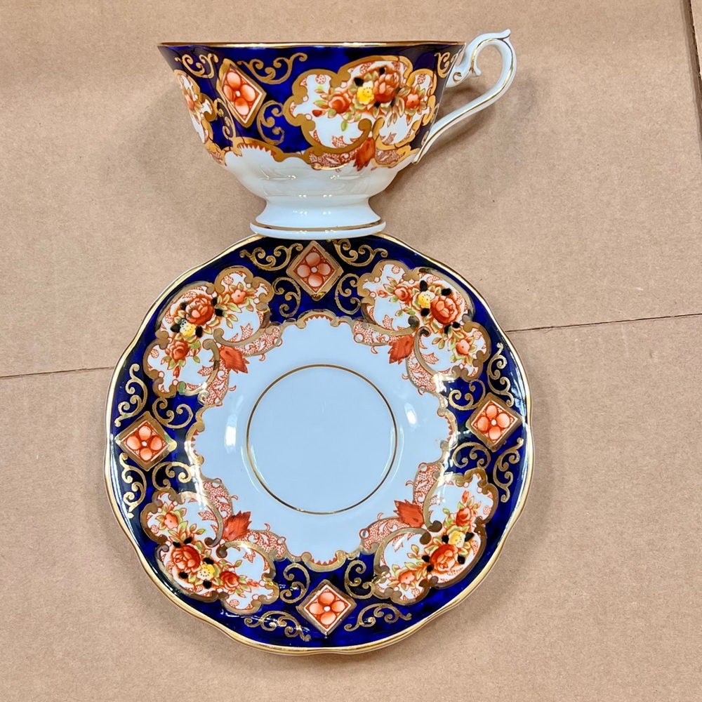 Vintage 1920’s ROYAL ALBERT‎ Derby Heirloom Bone China Imari Teacup & Saucer